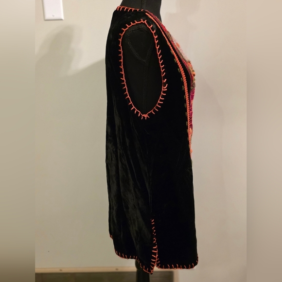 Sandy Starkman Embroidered Black and Multicolor Women's Top - Picture 2 of 5